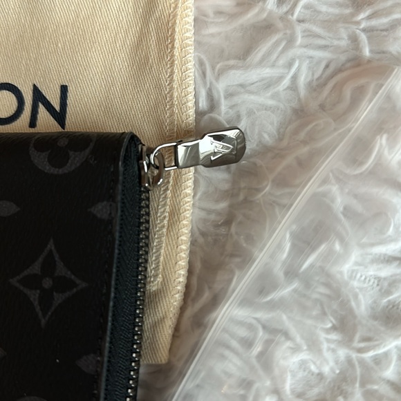 Louis Vuitton Monogram Zippy Wallet - Picture 3 of 8